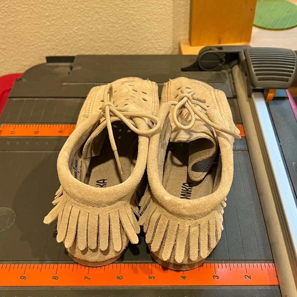 Minnetonka Moccasins Women’s Size 7 - Picture 3 of 8